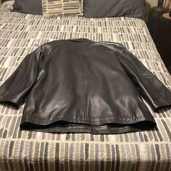 Leather coat with removable quilt liner